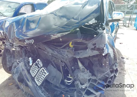 2018 Jeep Grand Cherokee Overland 4X2 z USA, uszkodzony, nr VIN 1C4RJECG6JC353353